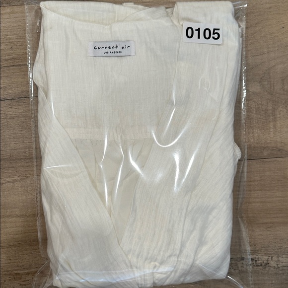 Current Air White Short Sleeve Twist Detail Blouse - Picture 9 of 9